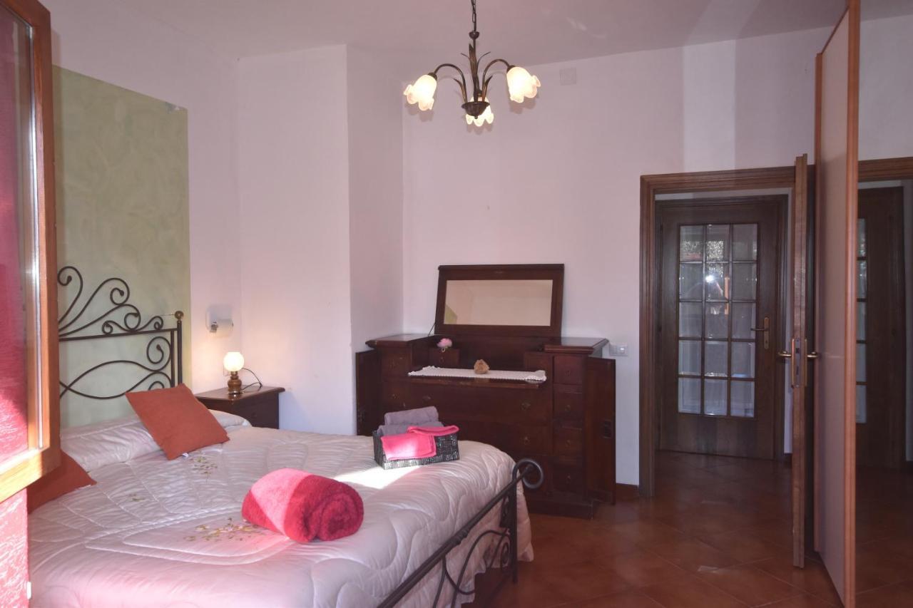 קסטלנואובו ברארדנגה Agriturismo La Nicchia מראה חיצוני תמונה
