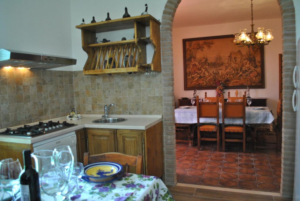 קסטלנואובו ברארדנגה Agriturismo La Nicchia מראה חיצוני תמונה